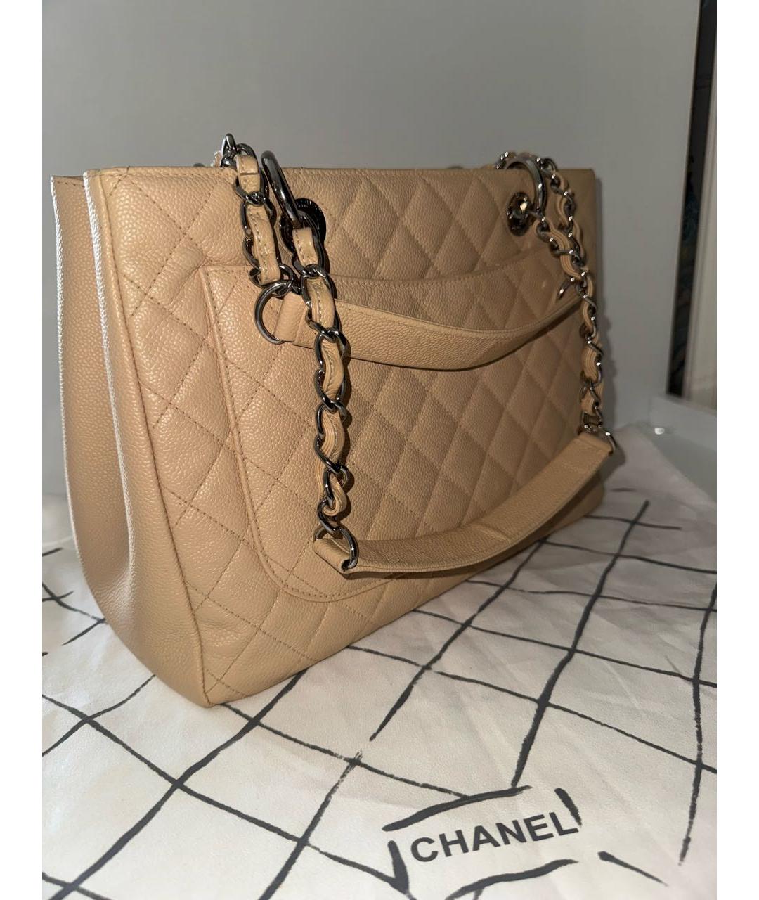 CHANEL Бежевая кожаная сумка с короткими ручками, фото 2
