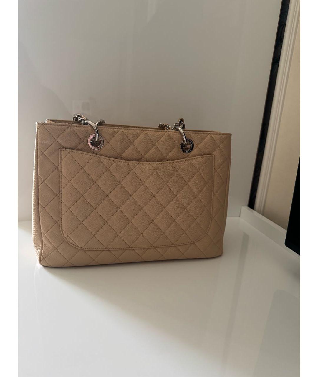 CHANEL Бежевая кожаная сумка с короткими ручками, фото 3