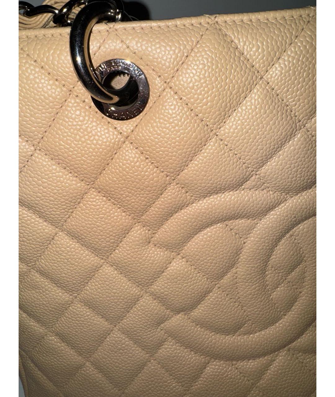 CHANEL Бежевая кожаная сумка с короткими ручками, фото 5