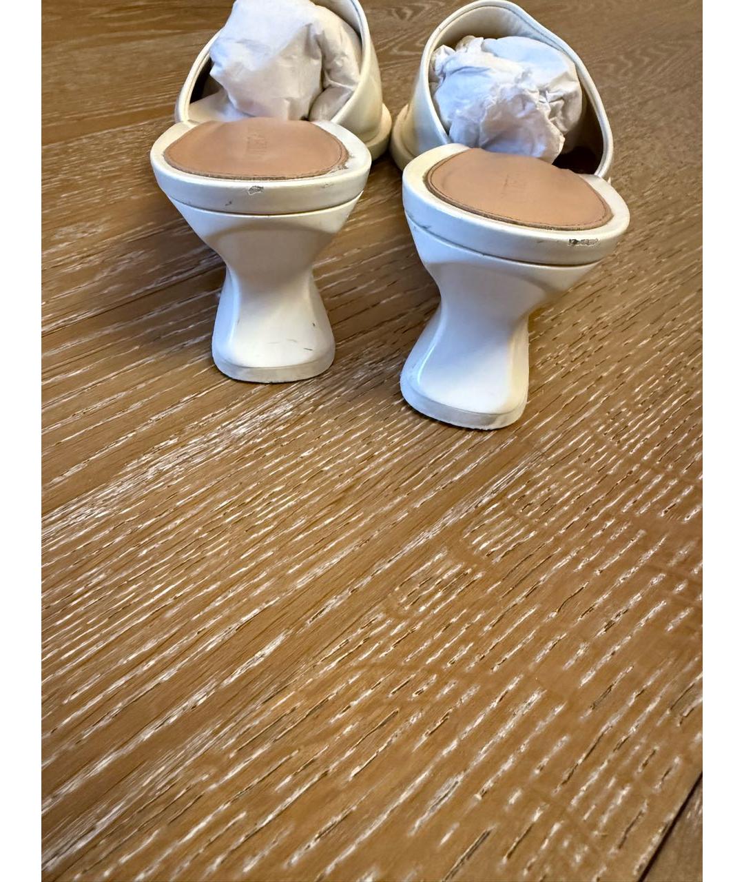 BOTTEGA VENETA Белые кожаные босоножки, фото 4