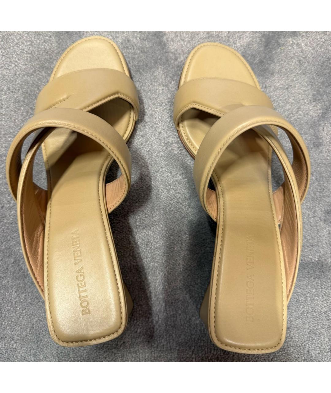 BOTTEGA VENETA Бежевые кожаные мюли, фото 3