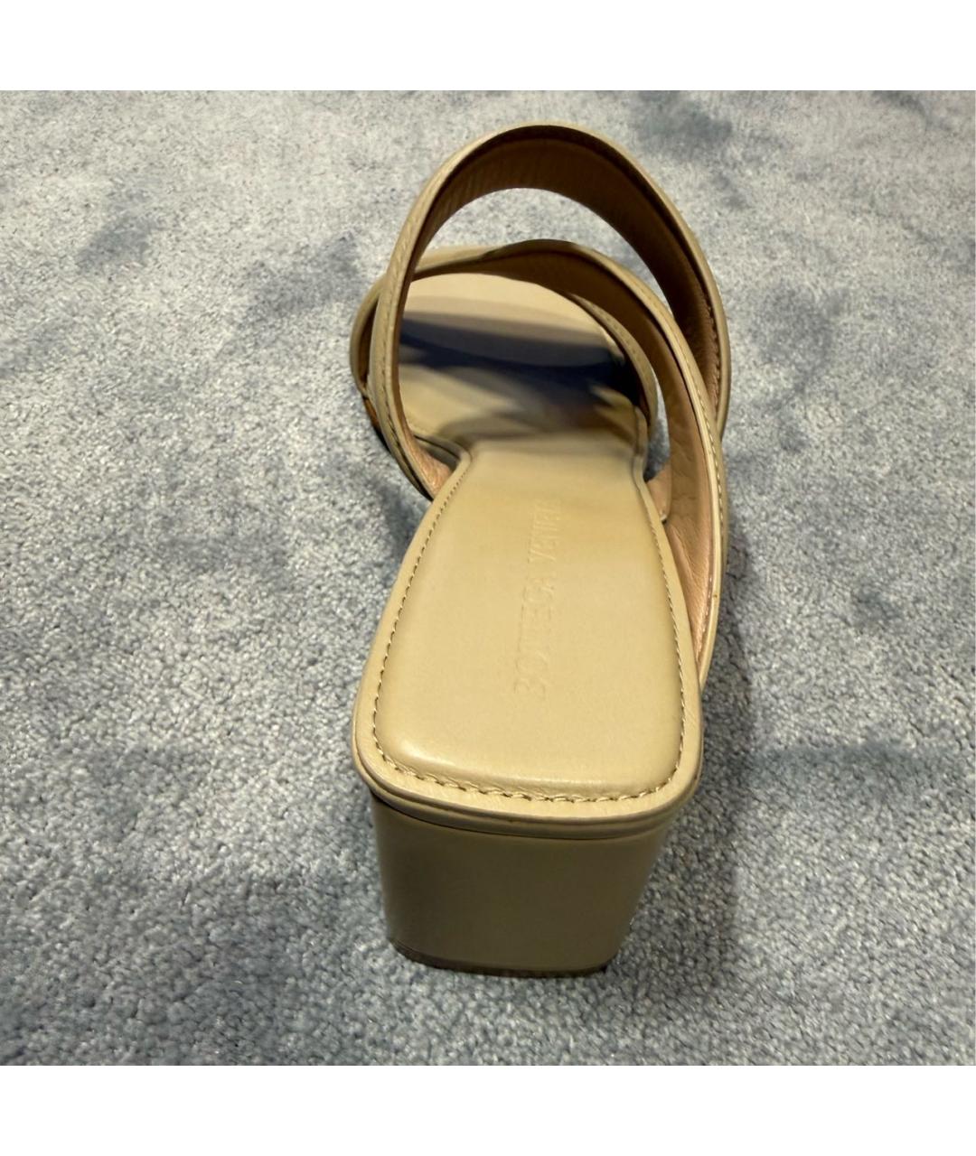 BOTTEGA VENETA Бежевые кожаные мюли, фото 4