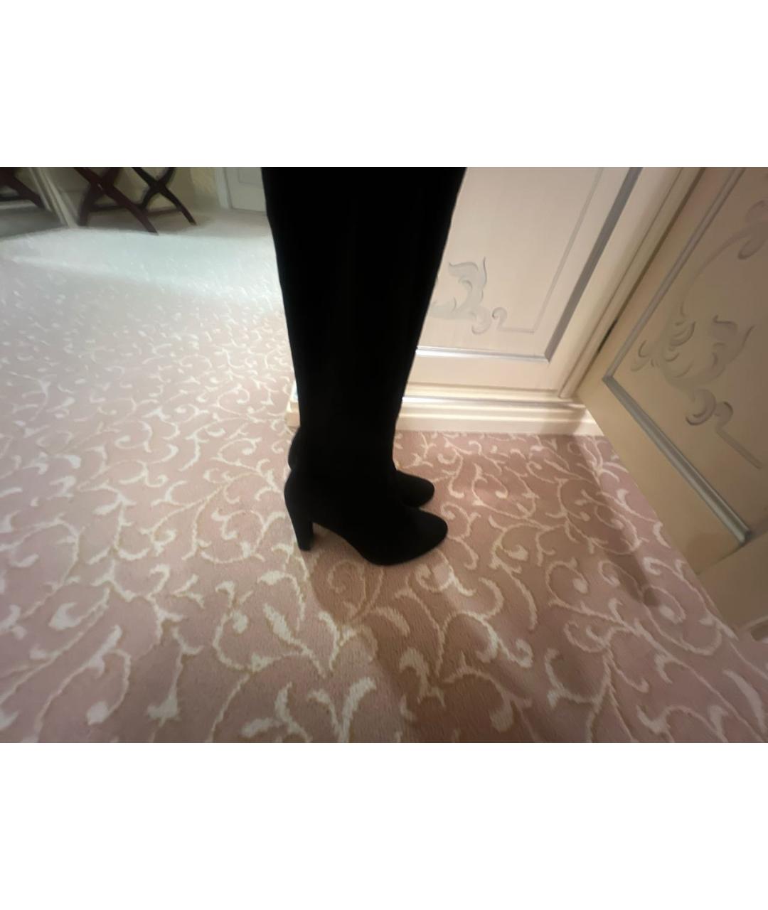 STUART WEITZMAN Черные замшевые ботфорты, фото 3