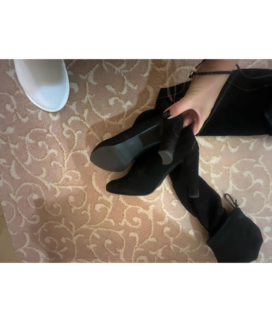 STUART WEITZMAN Черные замшевые ботфорты, фото 5