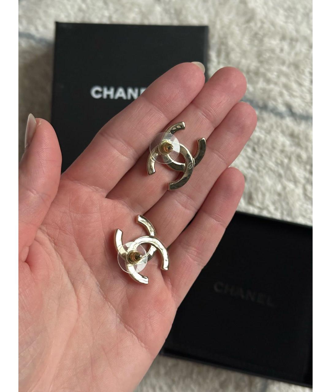 CHANEL Золотые металлические серьги, фото 3