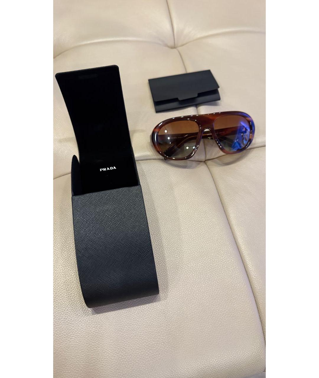 PRADA Коричневые пластиковые солнцезащитные очки, фото 3