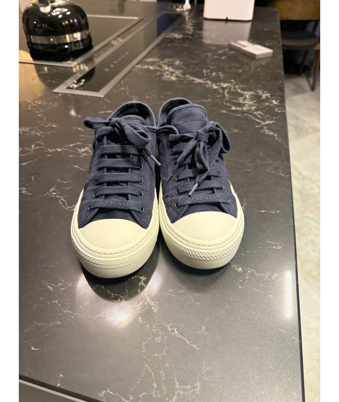 PRADA Синие текстильные кеды, фото 3