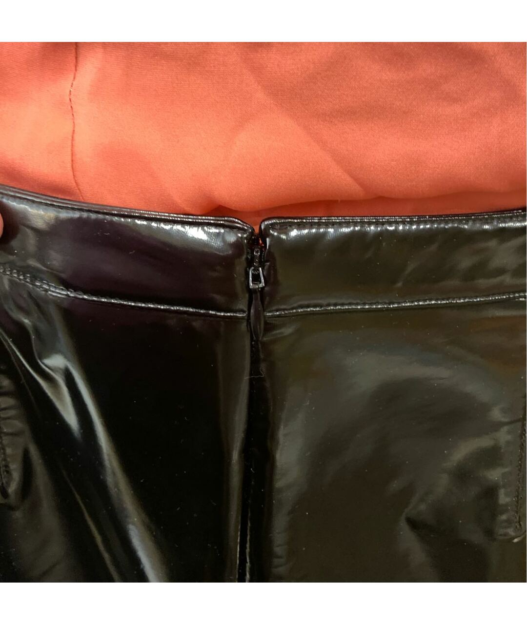 MCQ ALEXANDER MCQUEEN Черная полиуретановая юбка миди, фото 8