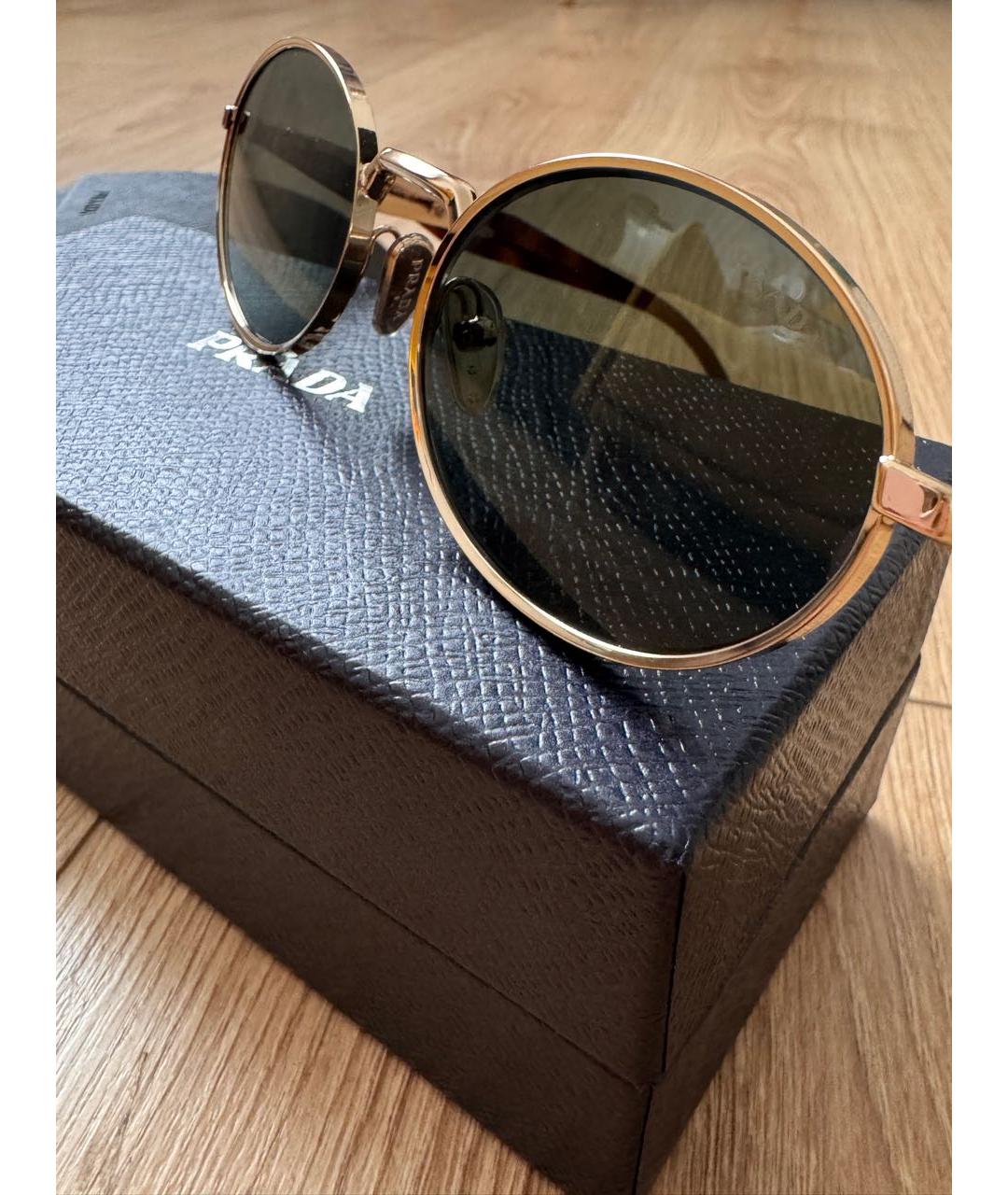 PRADA Золотые металлические солнцезащитные очки, фото 2