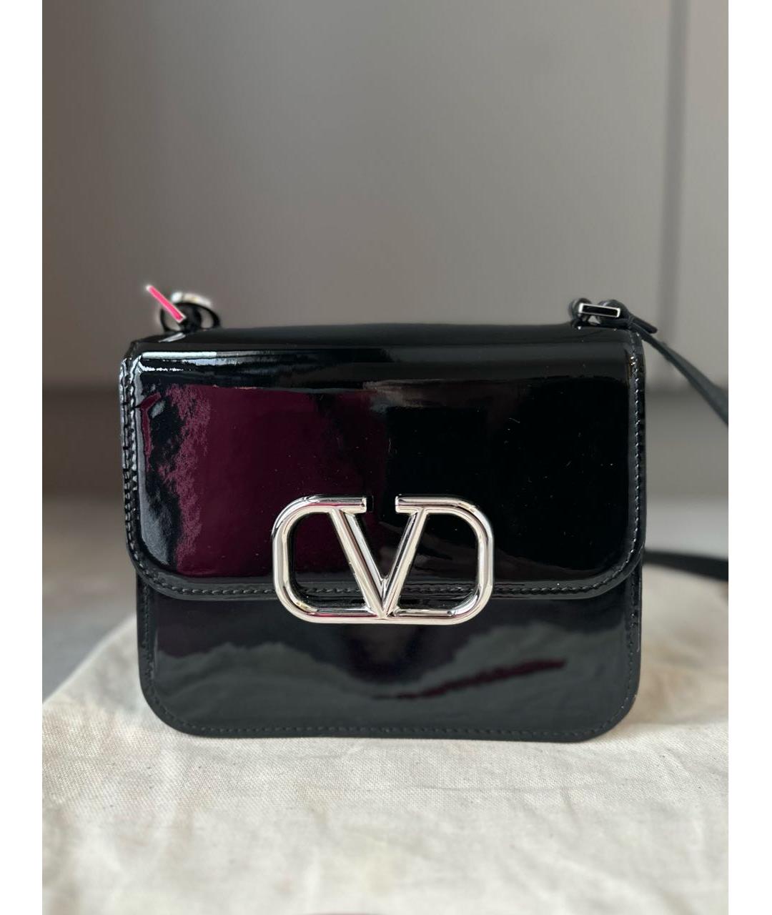 VALENTINO Черная сумка через плечо из лакированной кожи, фото 2
