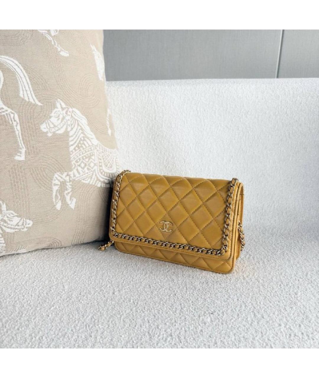 CHANEL Золотая кожаная сумка через плечо, фото 2