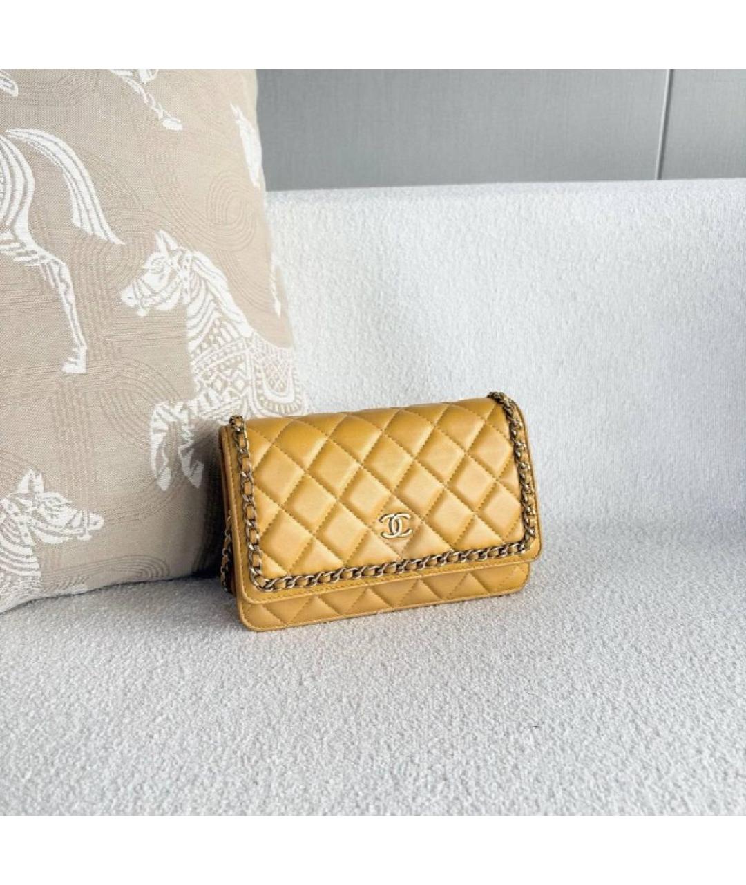 CHANEL Золотая кожаная сумка через плечо, фото 3