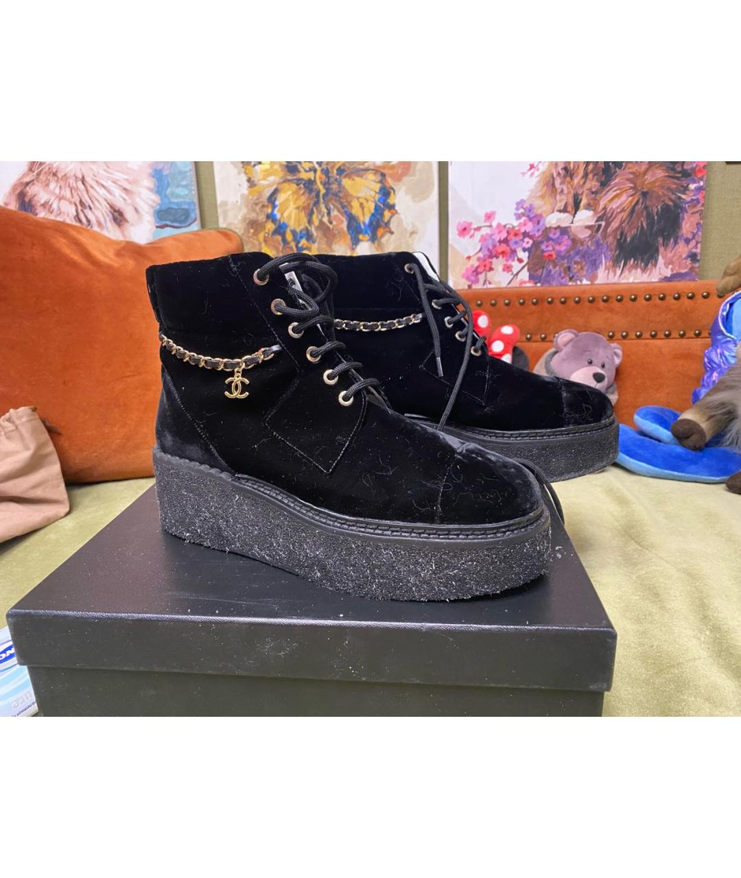 CHANEL Черные бархатные ботинки, фото 2