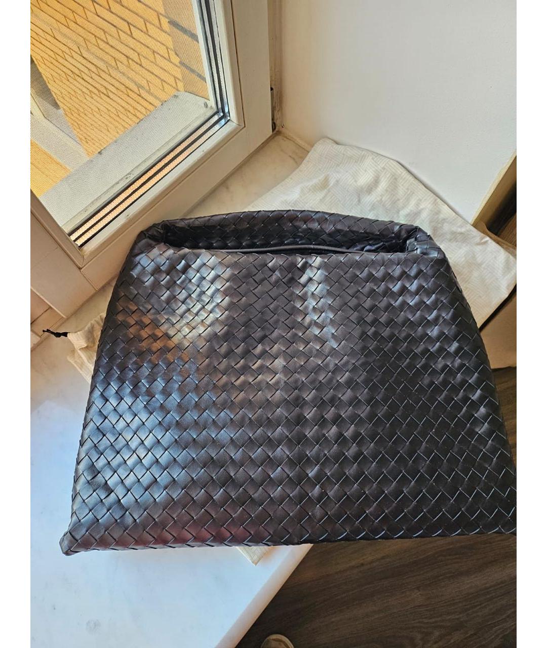 BOTTEGA VENETA Черная кожаная сумка с короткими ручками, фото 6