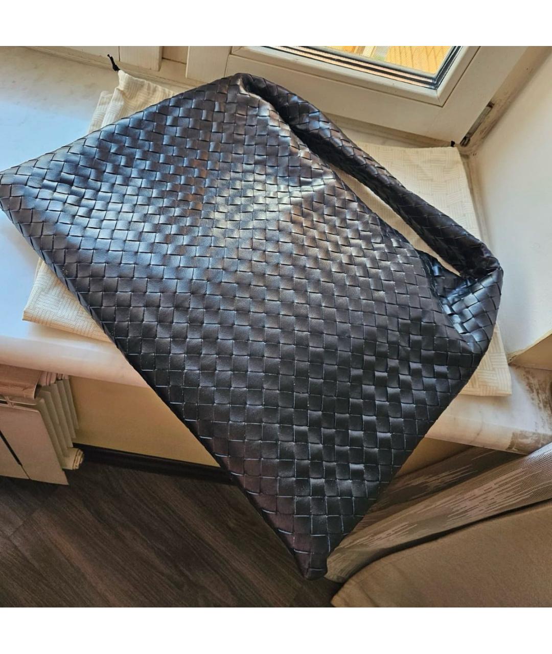 BOTTEGA VENETA Черная кожаная сумка с короткими ручками, фото 2