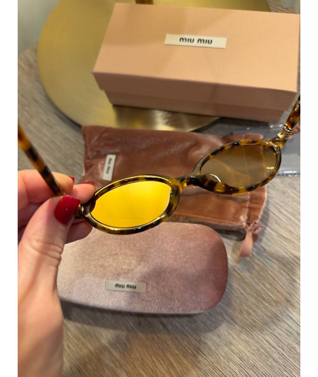 MIU MIU Коричневые пластиковые солнцезащитные очки, фото 5