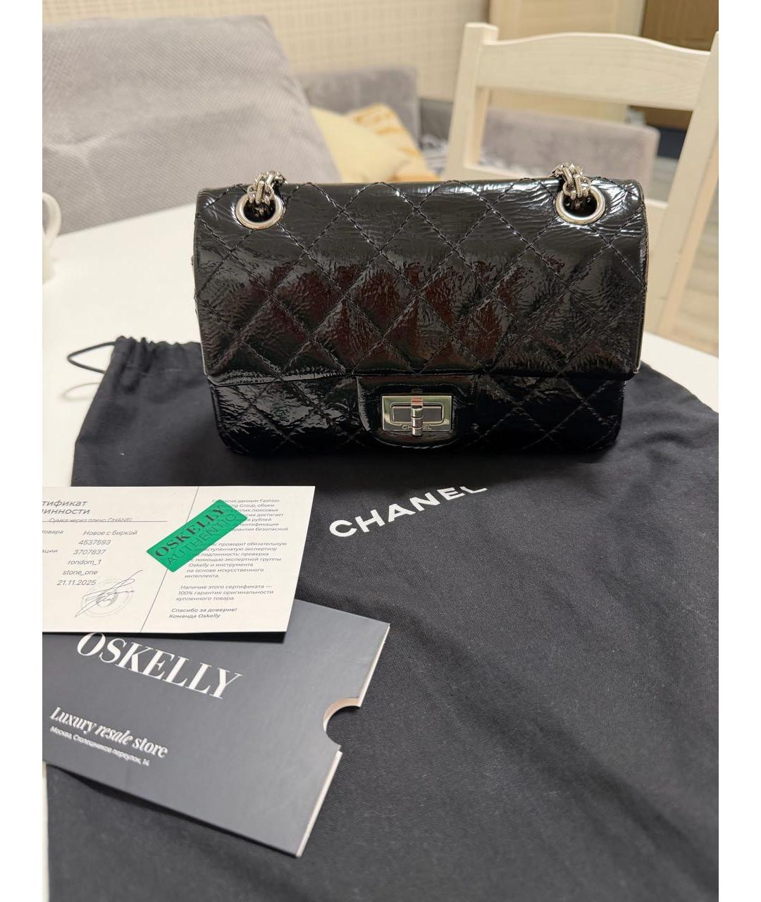 CHANEL Черная сумка через плечо из лакированной кожи, фото 7