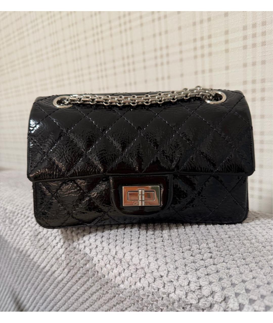 CHANEL Черная сумка через плечо из лакированной кожи, фото 8