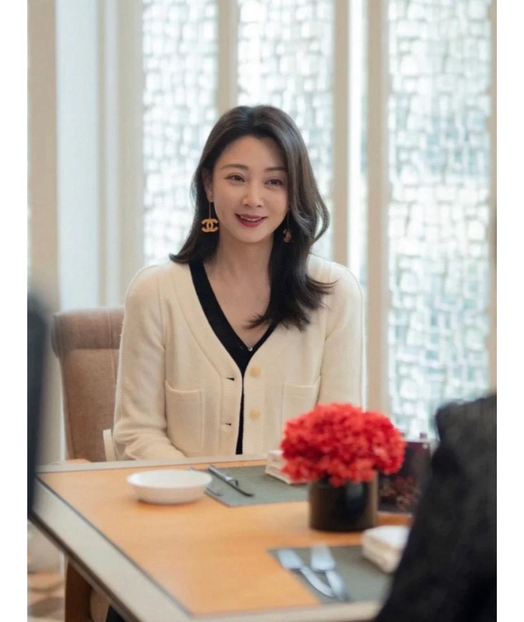 CHANEL Золотые металлические серьги, фото 6