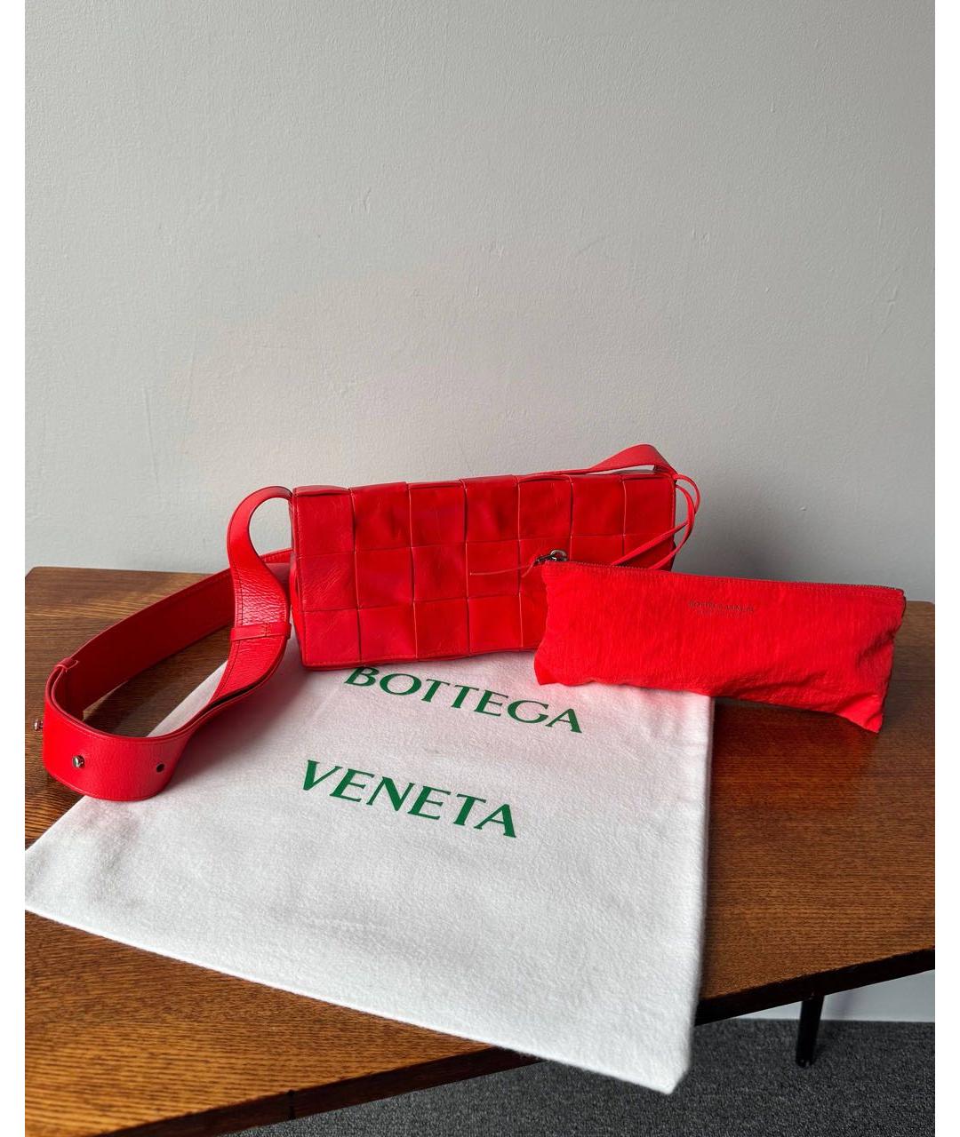 BOTTEGA VENETA Красная кожаная сумка через плечо, фото 2