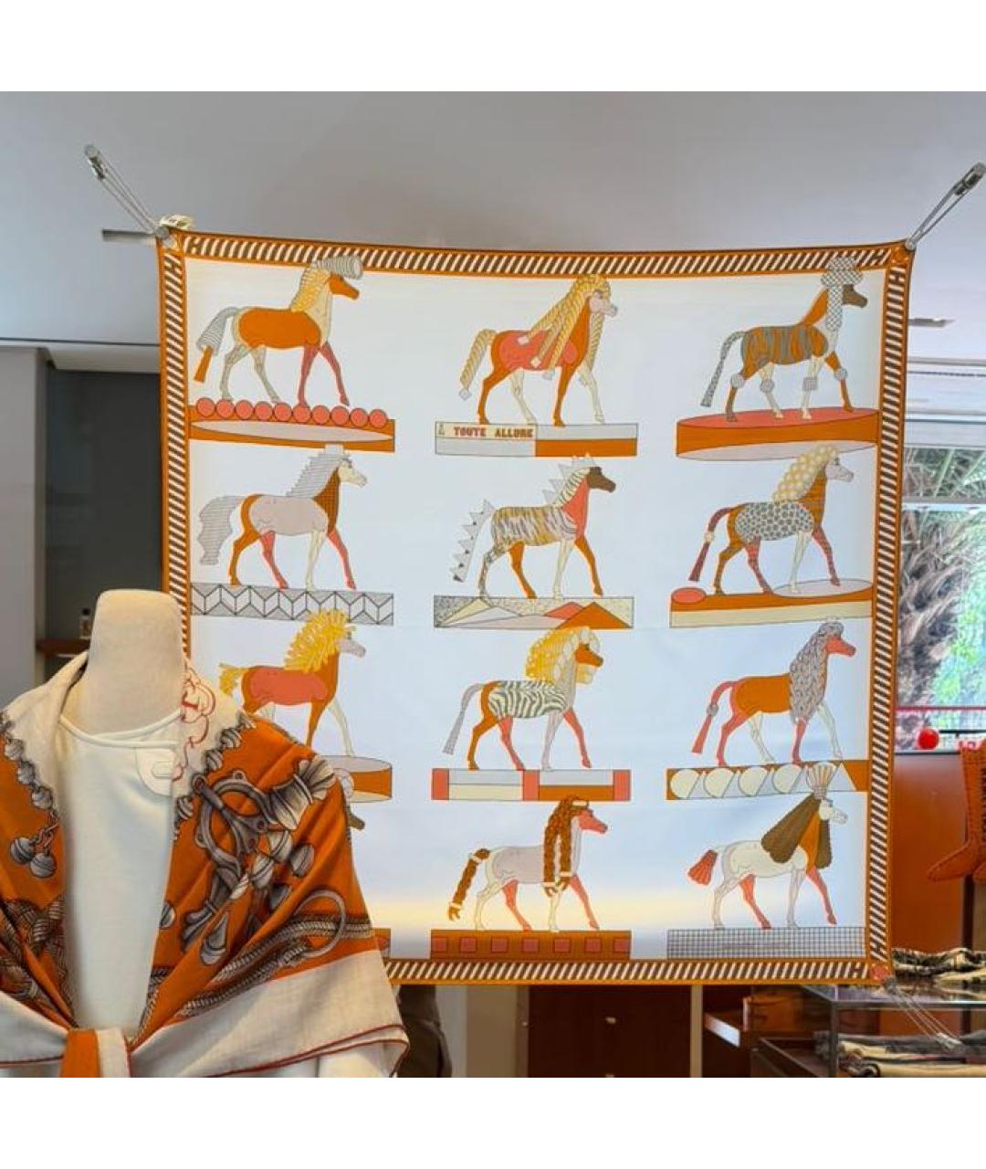 HERMES Бежевый шелковый платок, фото 3