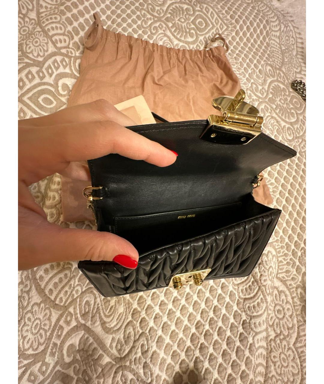 MIU MIU Черная кожаная сумка через плечо, фото 4