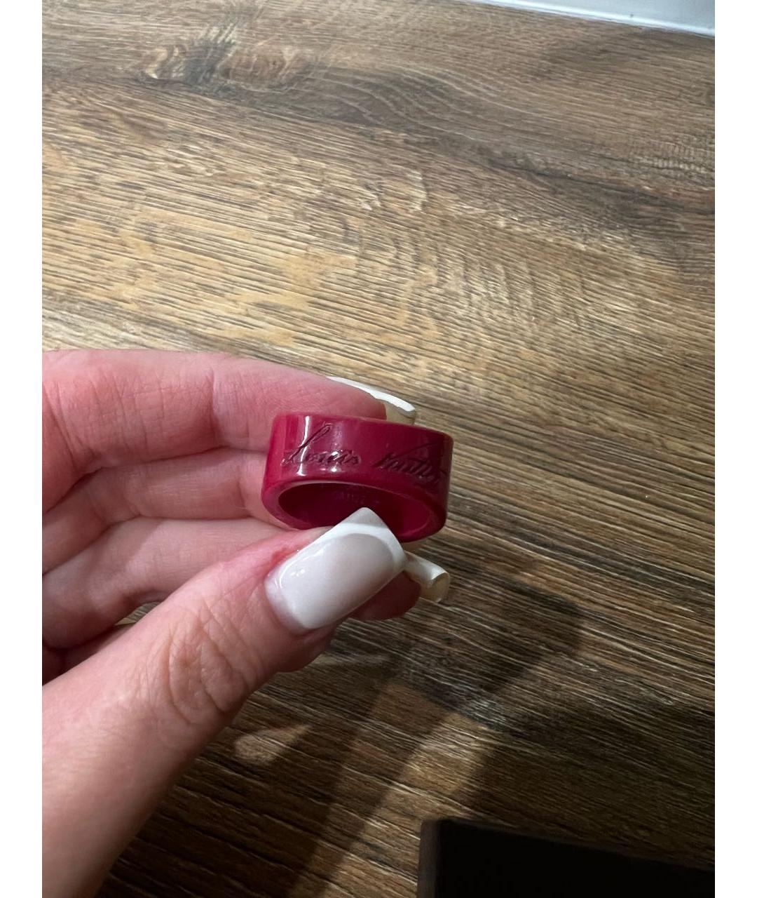 LOUIS VUITTON Бордовое пластиковое кольцо, фото 3