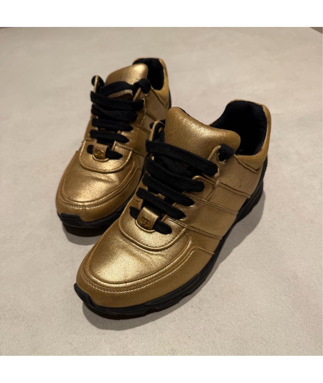 CHANEL Золотые кожаные кроссовки, фото 3