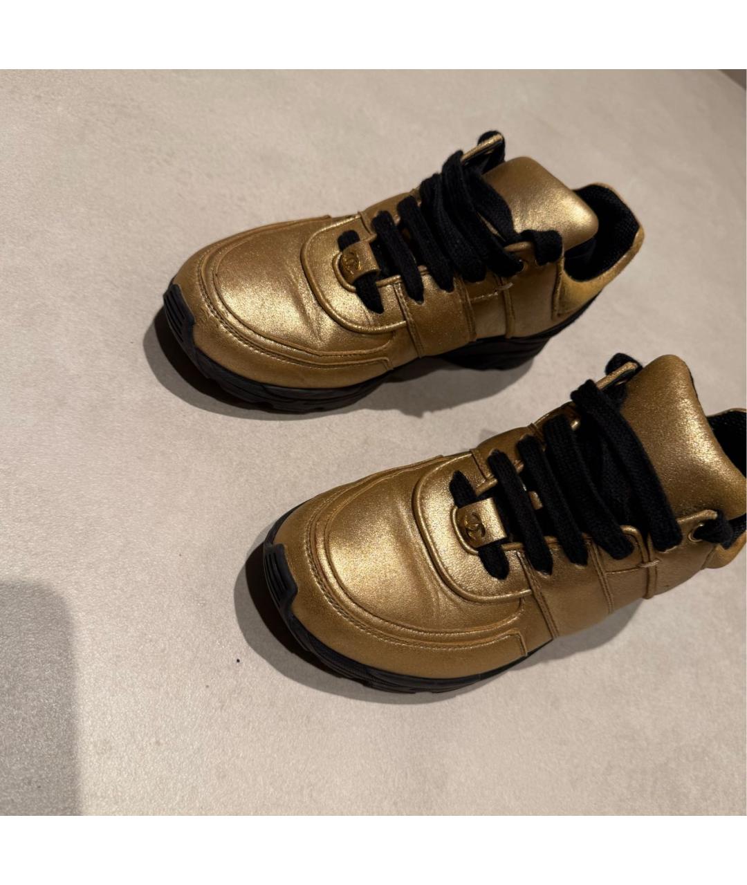 CHANEL Золотые кожаные кроссовки, фото 5