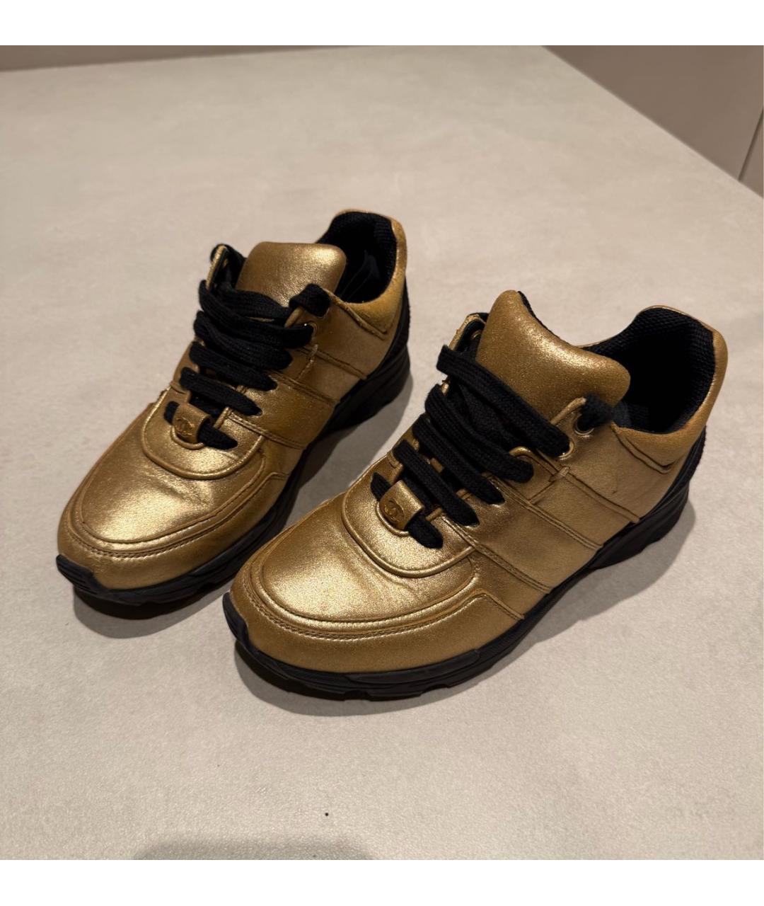 CHANEL Золотые кожаные кроссовки, фото 2