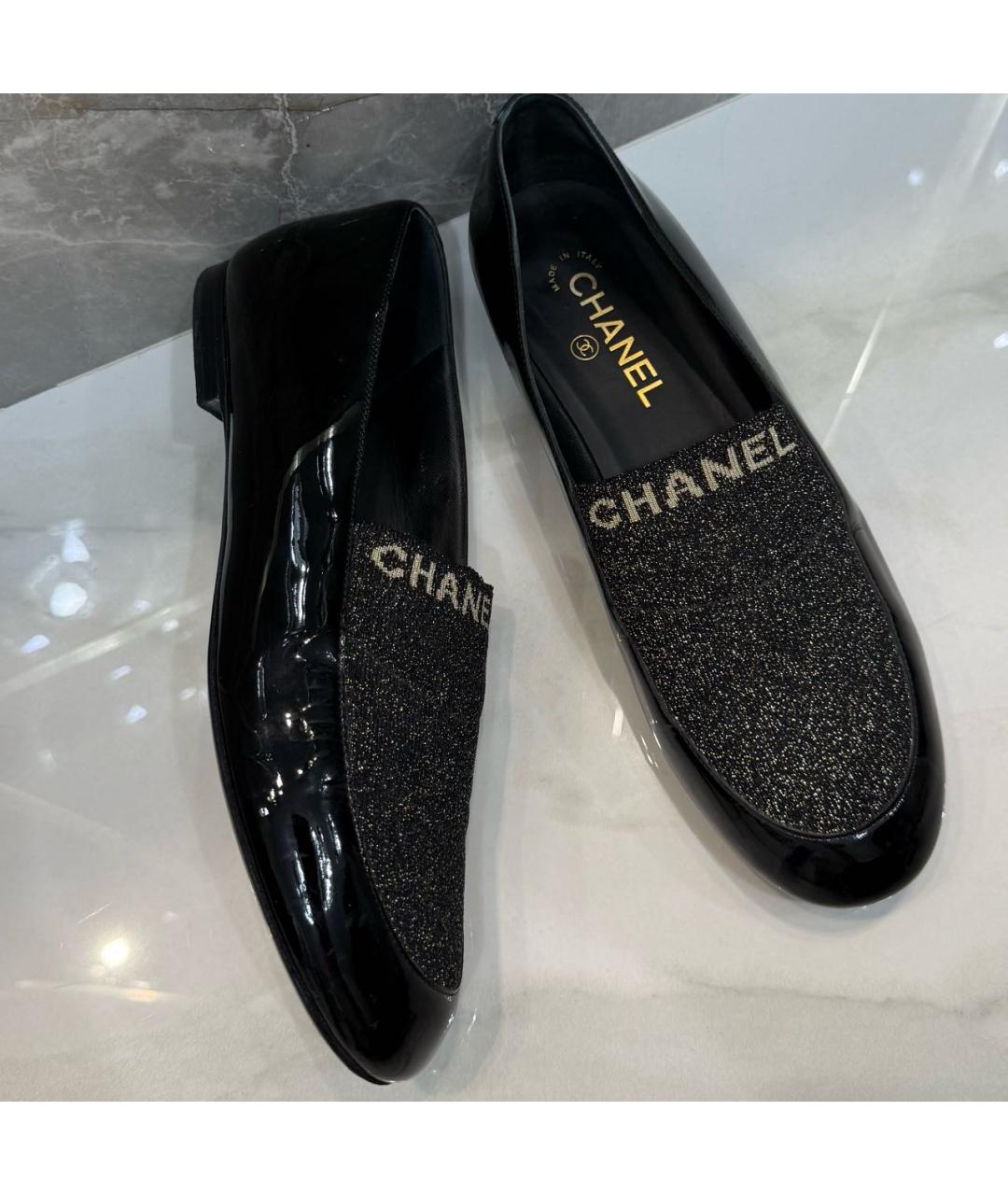 CHANEL Черные лоферы из лакированной кожи, фото 2
