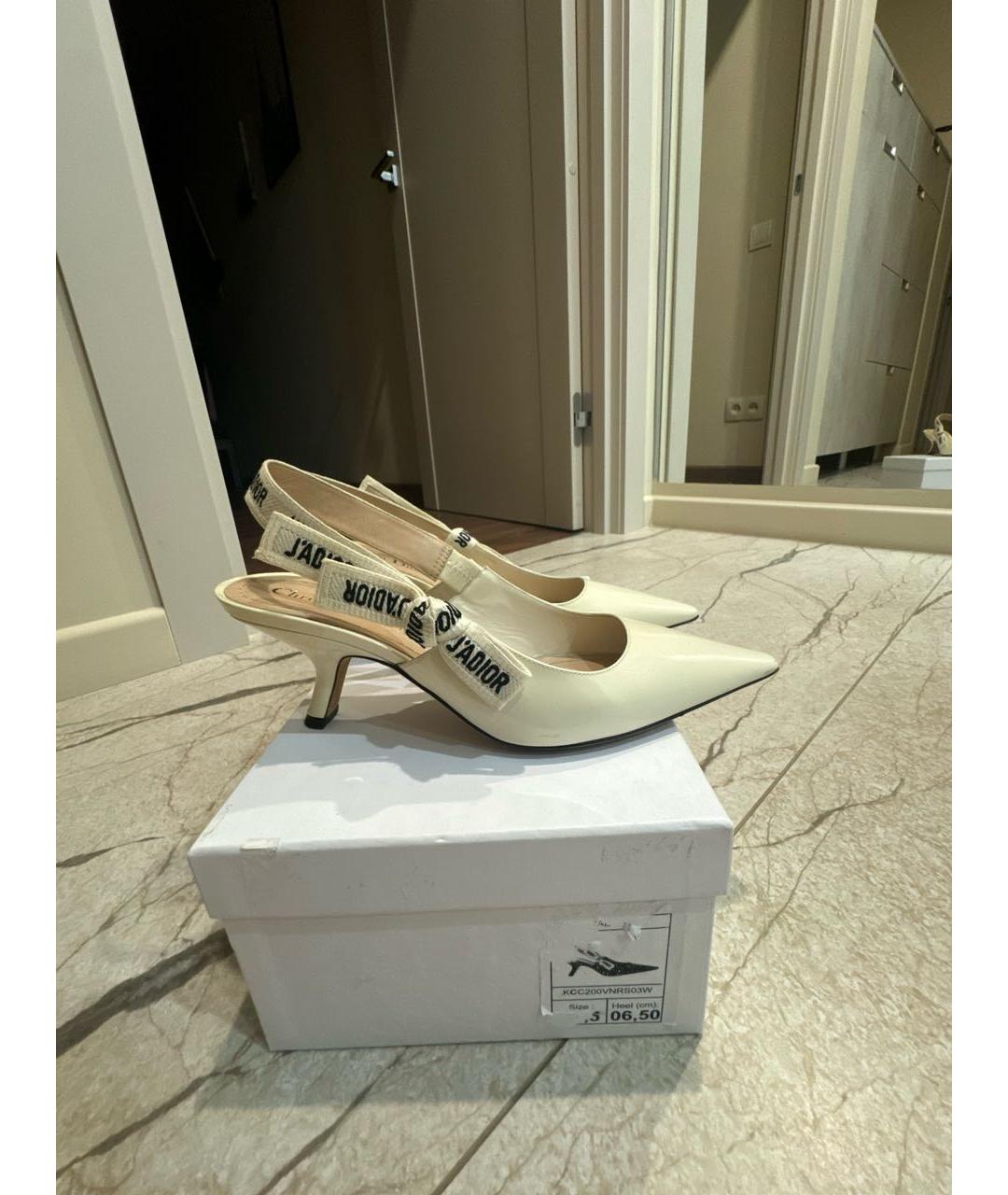 CHRISTIAN DIOR Бежевые туфли из лакированной кожи, фото 8