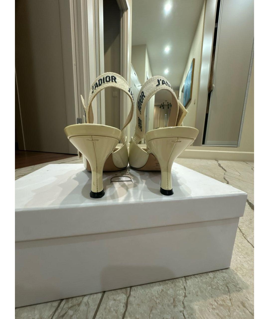 CHRISTIAN DIOR Бежевые туфли из лакированной кожи, фото 4