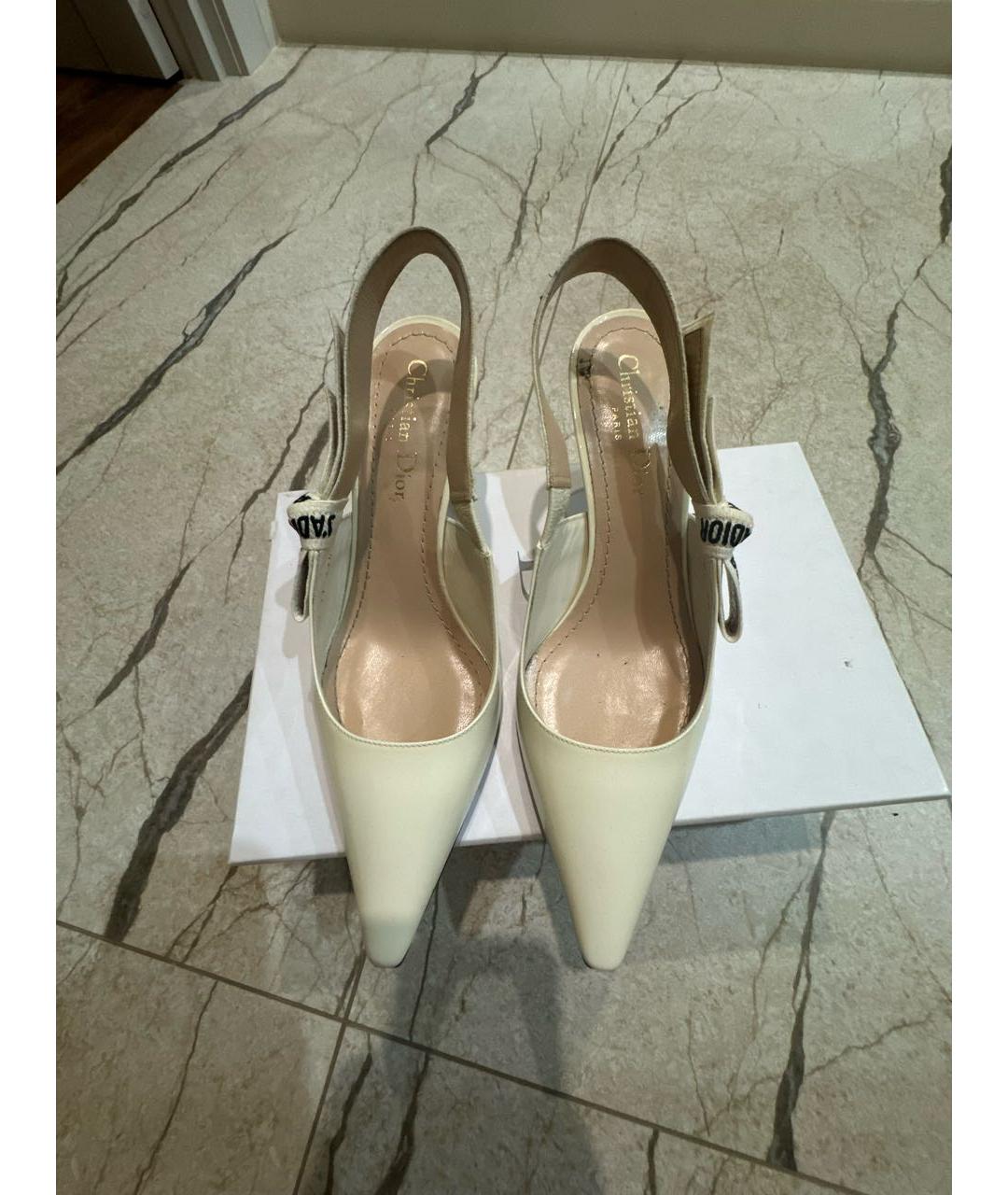 CHRISTIAN DIOR Бежевые туфли из лакированной кожи, фото 2