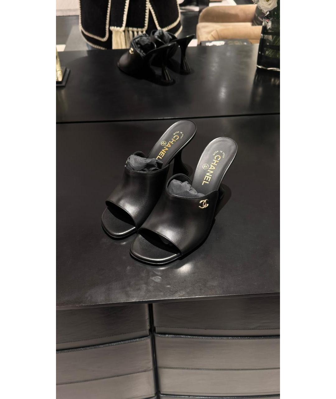 CHANEL Черные кожаные мюли, фото 2