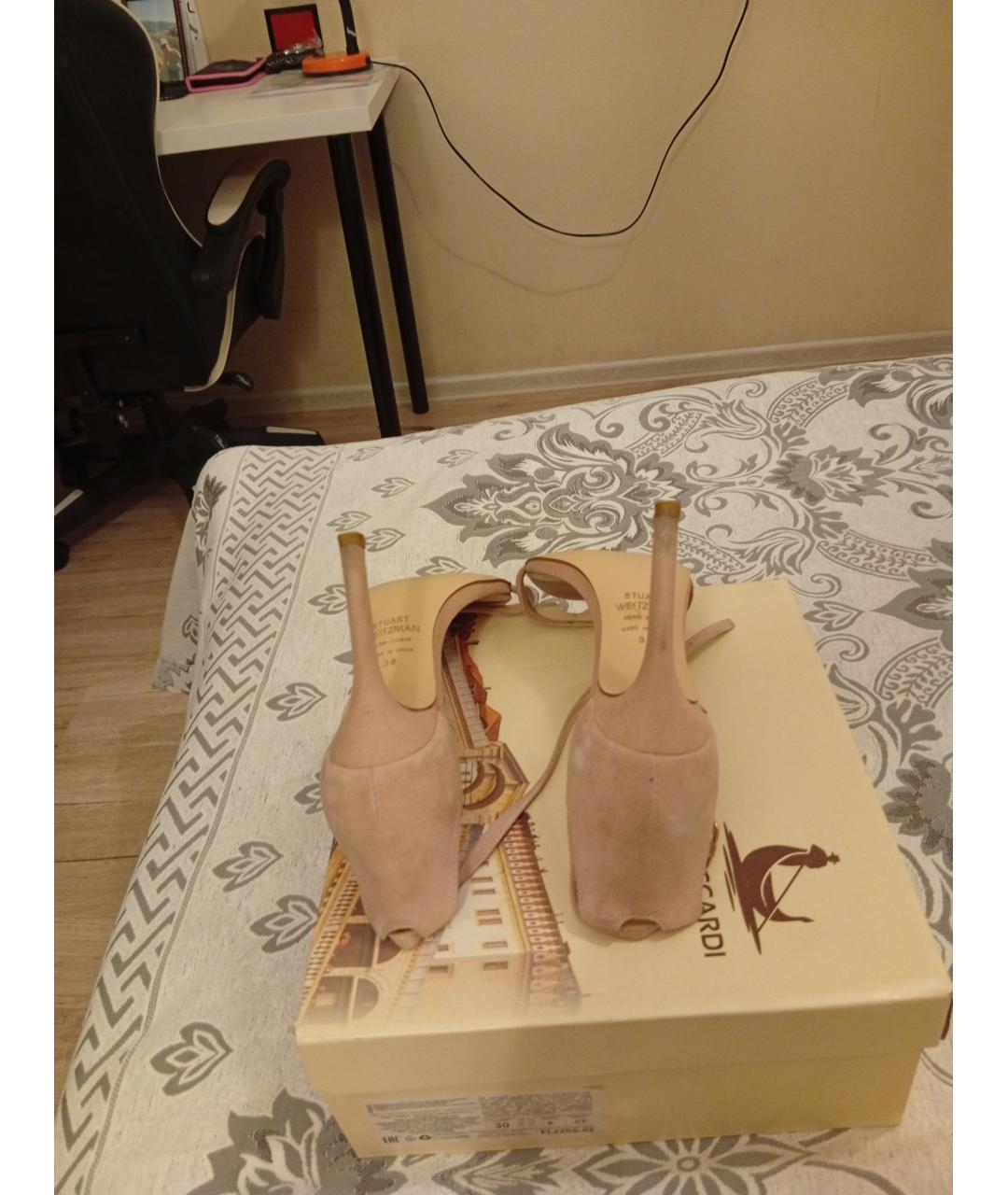 STUART WEITZMAN Бежевые замшевые босоножки, фото 5