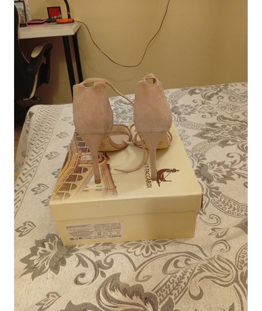 STUART WEITZMAN Бежевые замшевые босоножки, фото 3