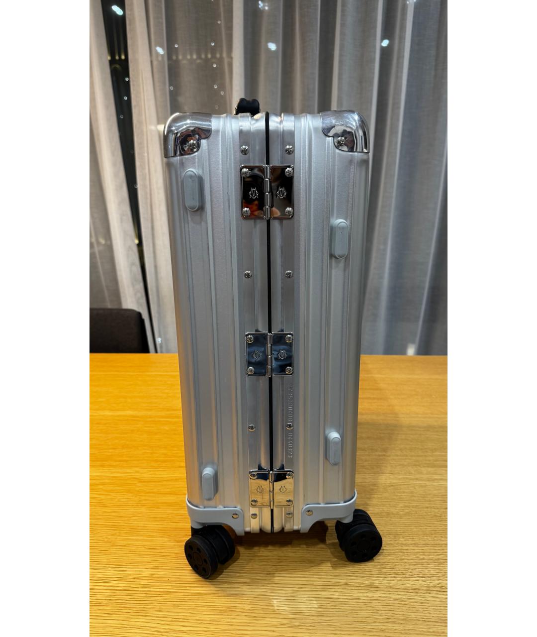 Rimowa Серебрянный чемодан, фото 6