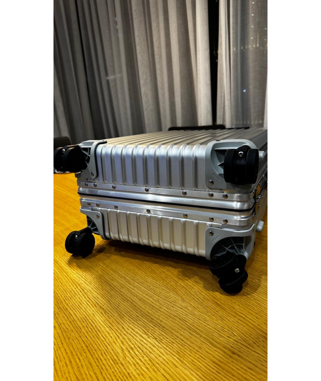 Rimowa Серебрянный чемодан, фото 3