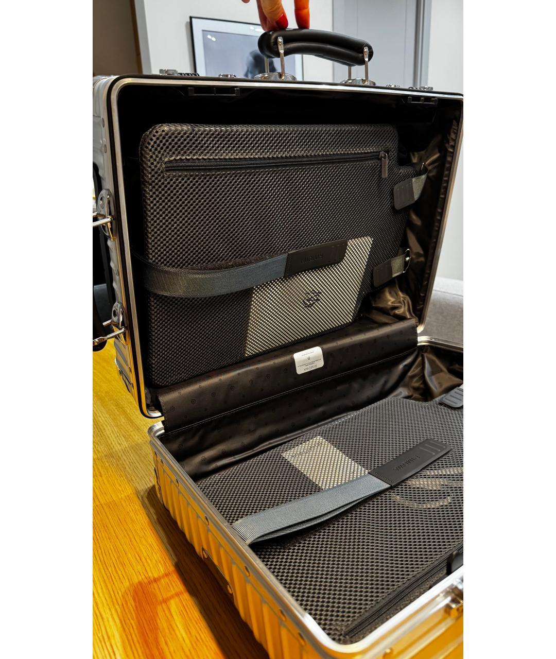 Rimowa Серебрянный чемодан, фото 4