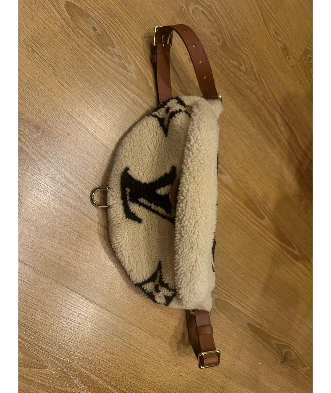 LOUIS VUITTON Бежевая меховая поясная сумка, фото 7