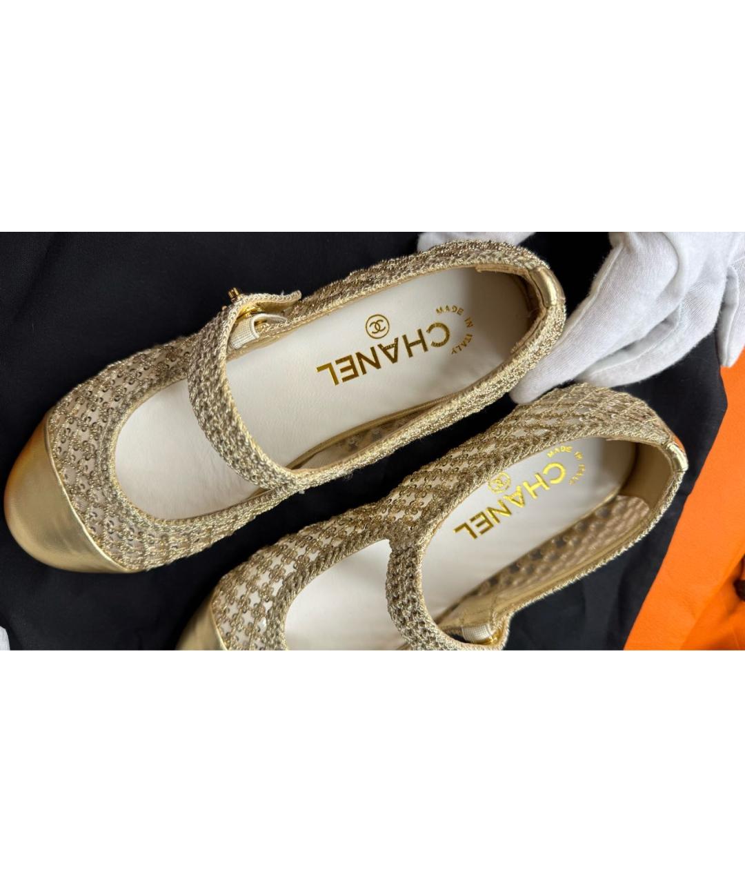 CHANEL Золотые кожаные балетки, фото 6