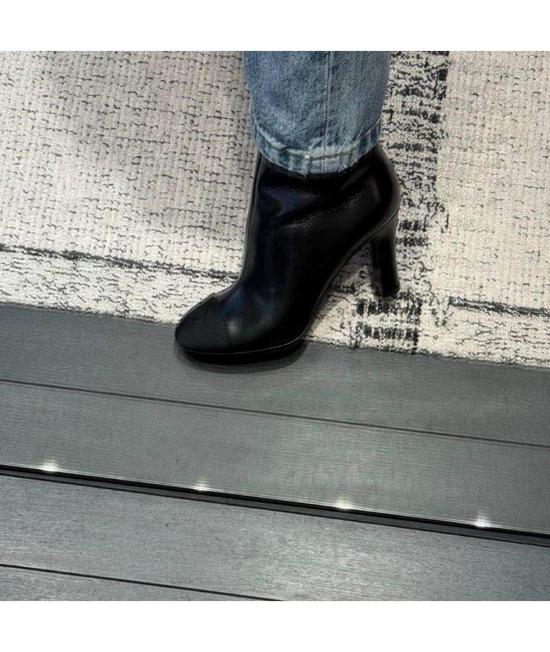 CHANEL Черные кожаные ботильоны, фото 4