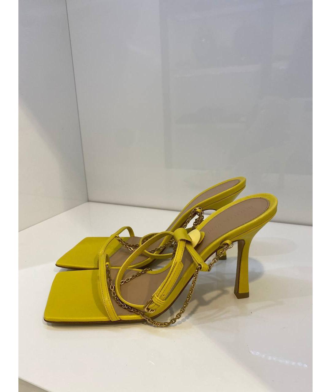 BOTTEGA VENETA Желтые кожаные босоножки, фото 3