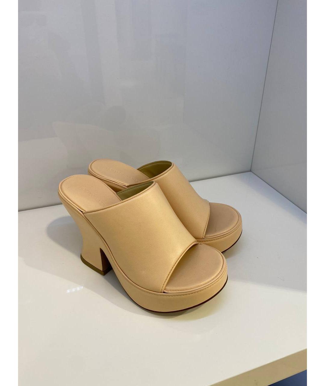 BOTTEGA VENETA Бежевые кожаные сабо, фото 2