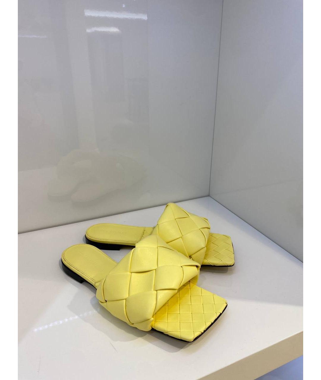 BOTTEGA VENETA Желтые кожаные шлепанцы, фото 2