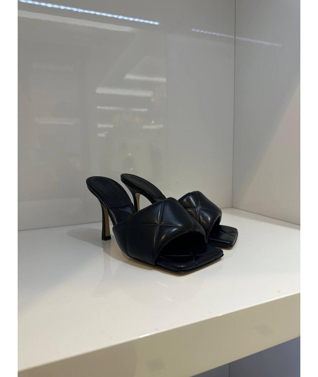 BOTTEGA VENETA Черные кожаные мюли, фото 2