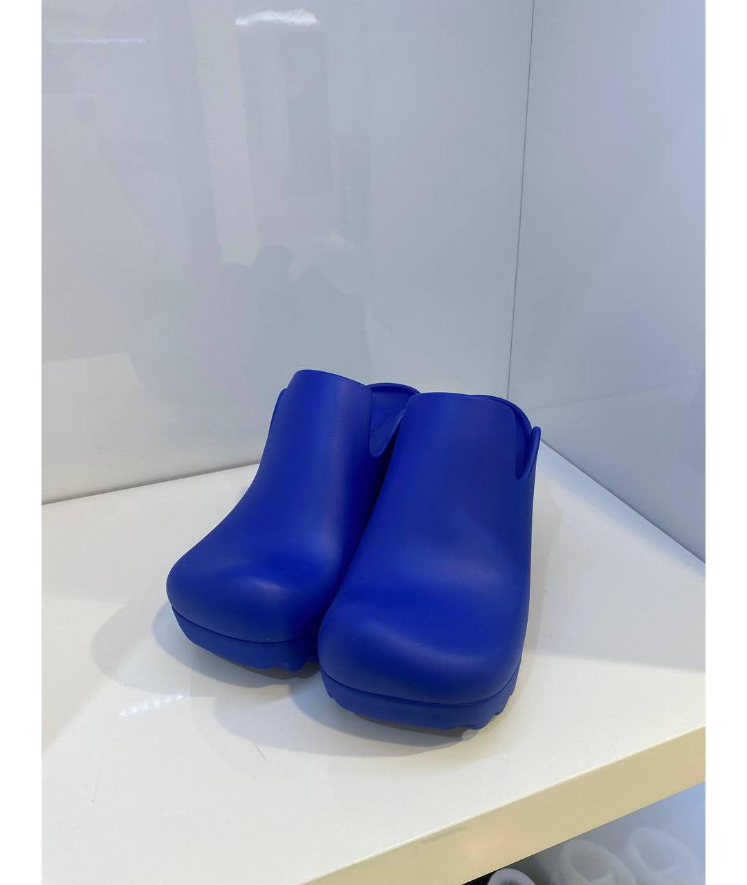 BOTTEGA VENETA Синие резиновые сабо, фото 3