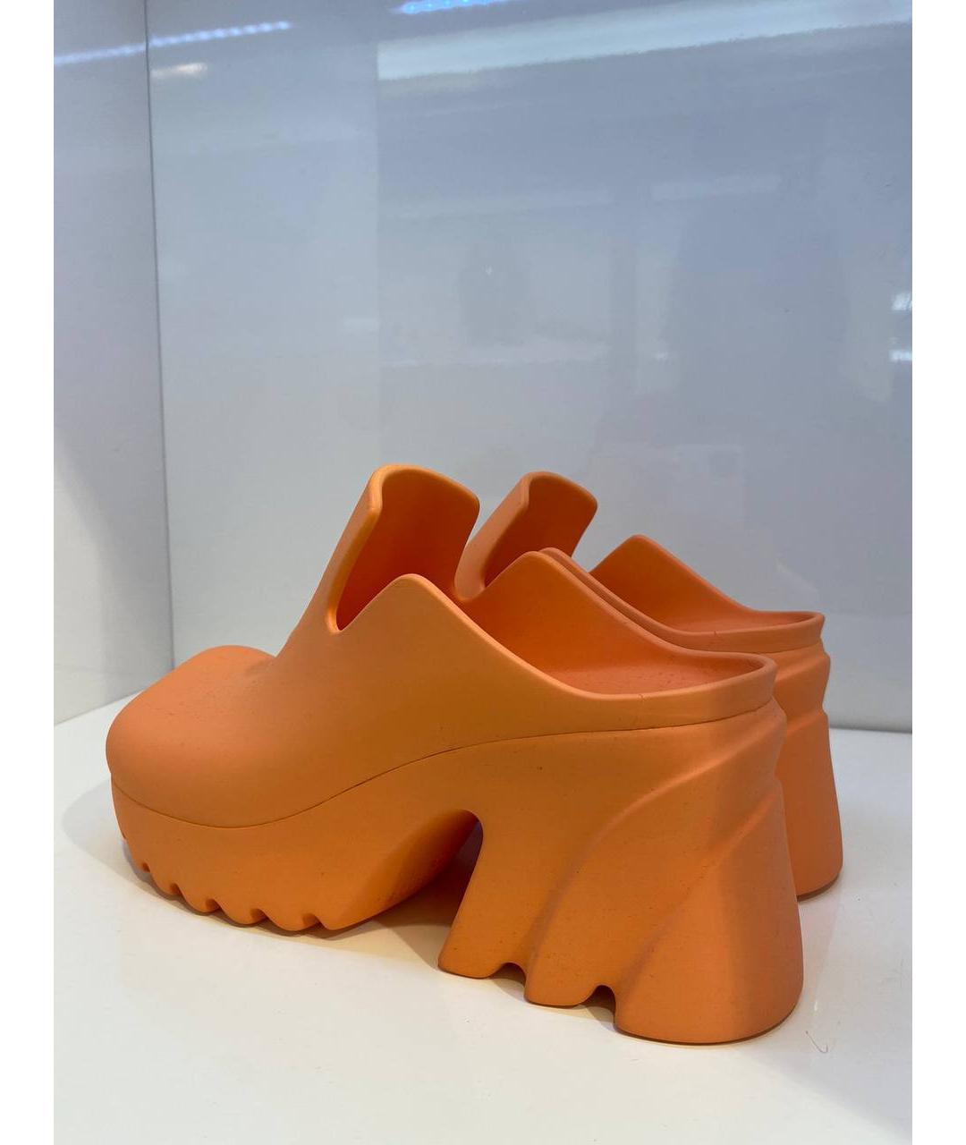BOTTEGA VENETA Оранжевое резиновые сабо, фото 4