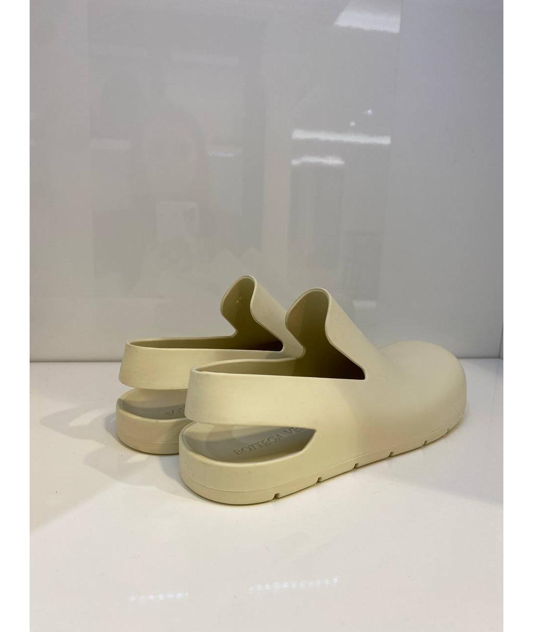 BOTTEGA VENETA Бежевые резиновые сабо, фото 4